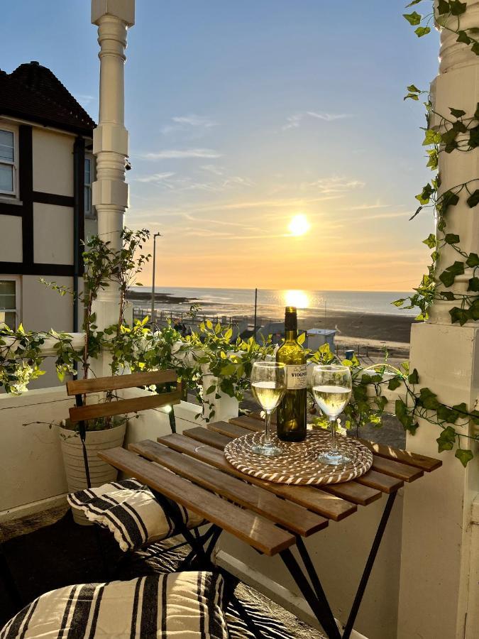 Apartmán A View Of The Bay- Panoramic Sea Views- Sleeps 4 Westgate-on-Sea Exteriér fotografie