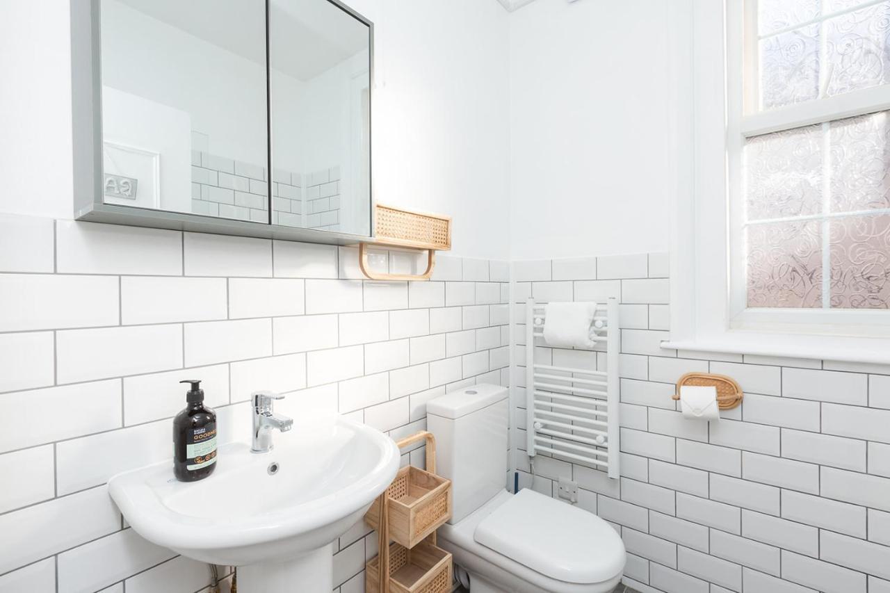 Apartmán A View Of The Bay- Panoramic Sea Views- Sleeps 4 Westgate-on-Sea Exteriér fotografie