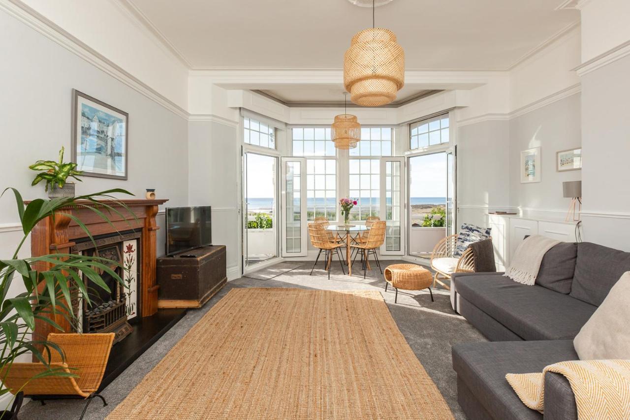 Apartmán A View Of The Bay- Panoramic Sea Views- Sleeps 4 Westgate-on-Sea Exteriér fotografie