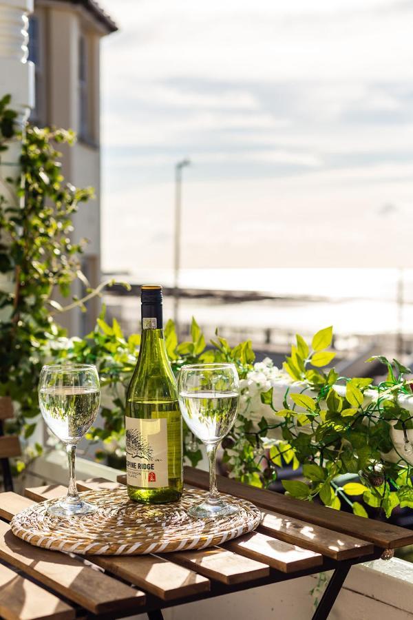 Apartmán A View Of The Bay- Panoramic Sea Views- Sleeps 4 Westgate-on-Sea Exteriér fotografie