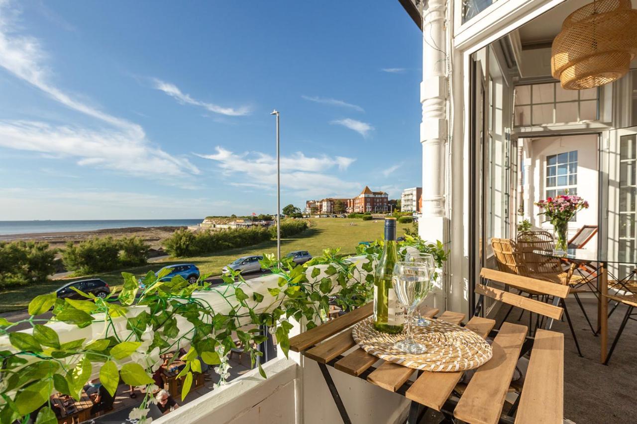 Apartmán A View Of The Bay- Panoramic Sea Views- Sleeps 4 Westgate-on-Sea Exteriér fotografie