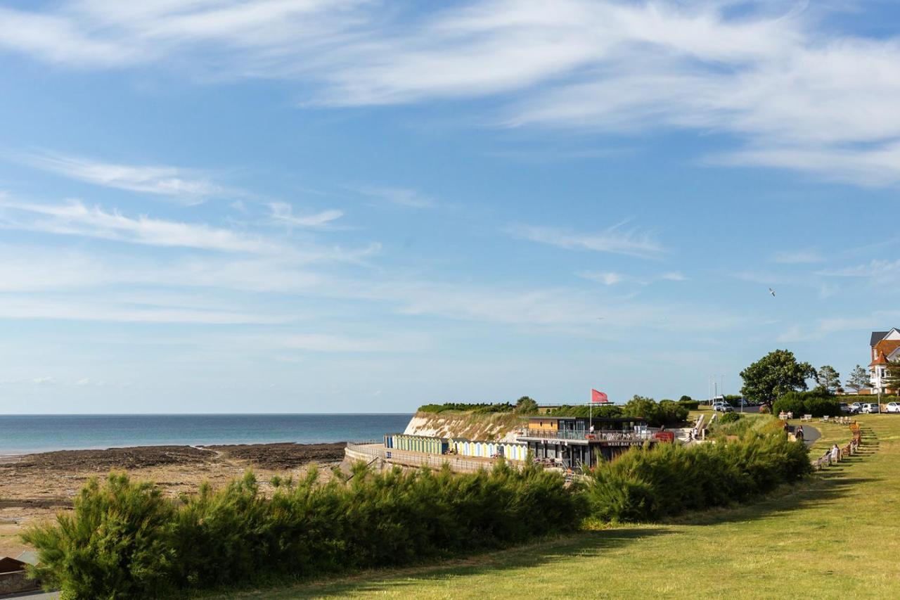 Apartmán A View Of The Bay- Panoramic Sea Views- Sleeps 4 Westgate-on-Sea Exteriér fotografie
