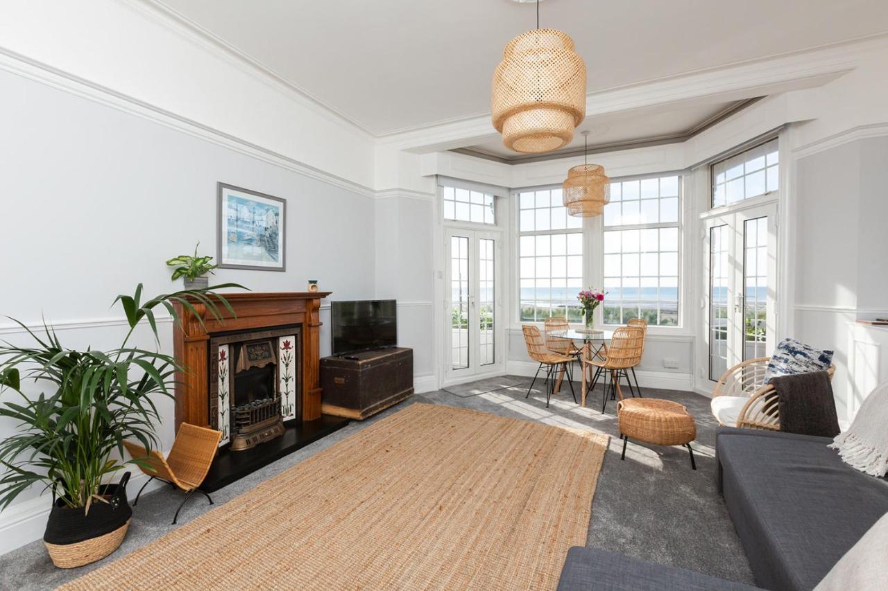 Apartmán A View Of The Bay- Panoramic Sea Views- Sleeps 4 Westgate-on-Sea Exteriér fotografie