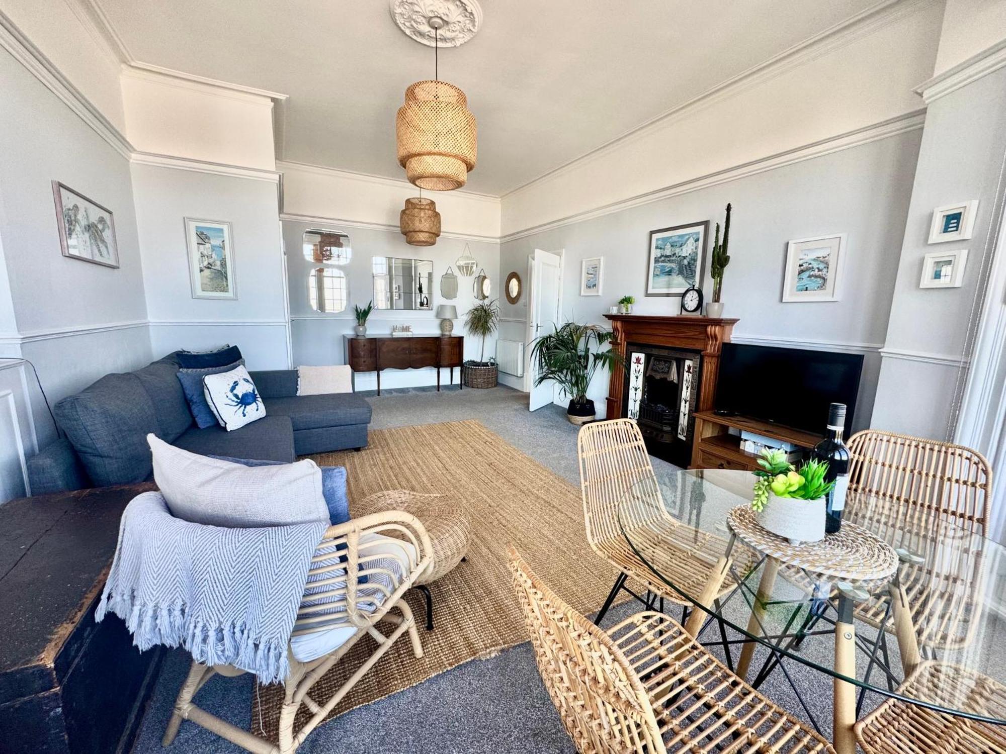 Apartmán A View Of The Bay- Panoramic Sea Views- Sleeps 4 Westgate-on-Sea Exteriér fotografie